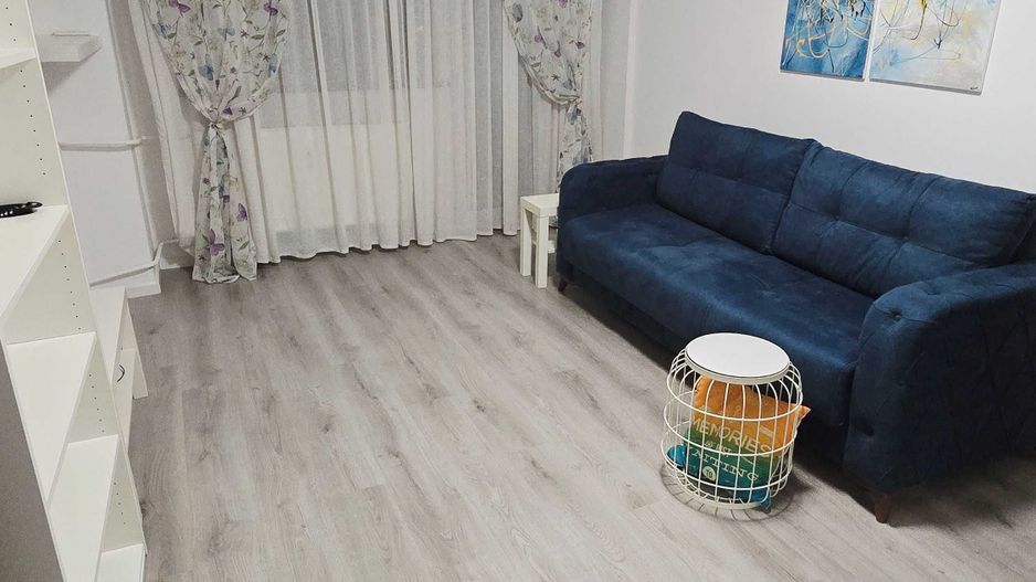 Apt 2 camere - 1 mai vis a vis de piata - Poză 1