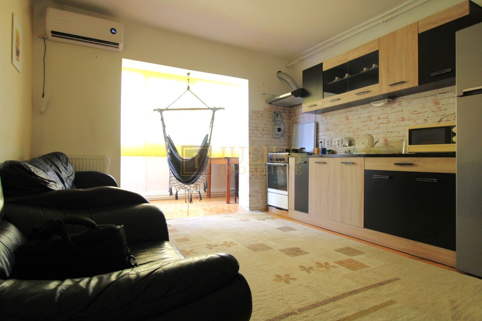 Apartament spatios, 3 camere, centrala proprie - Poză 1