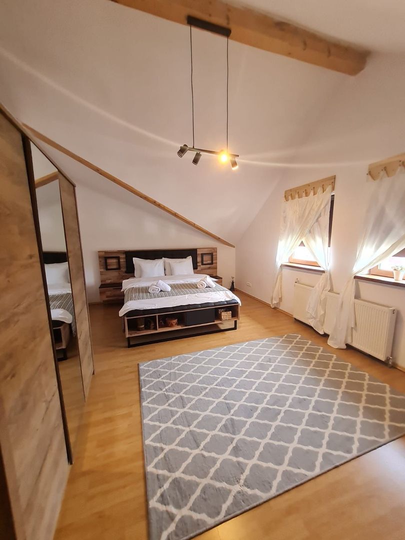 Vila spațioasă și recent renovată în Ghiroda! - Poză 49