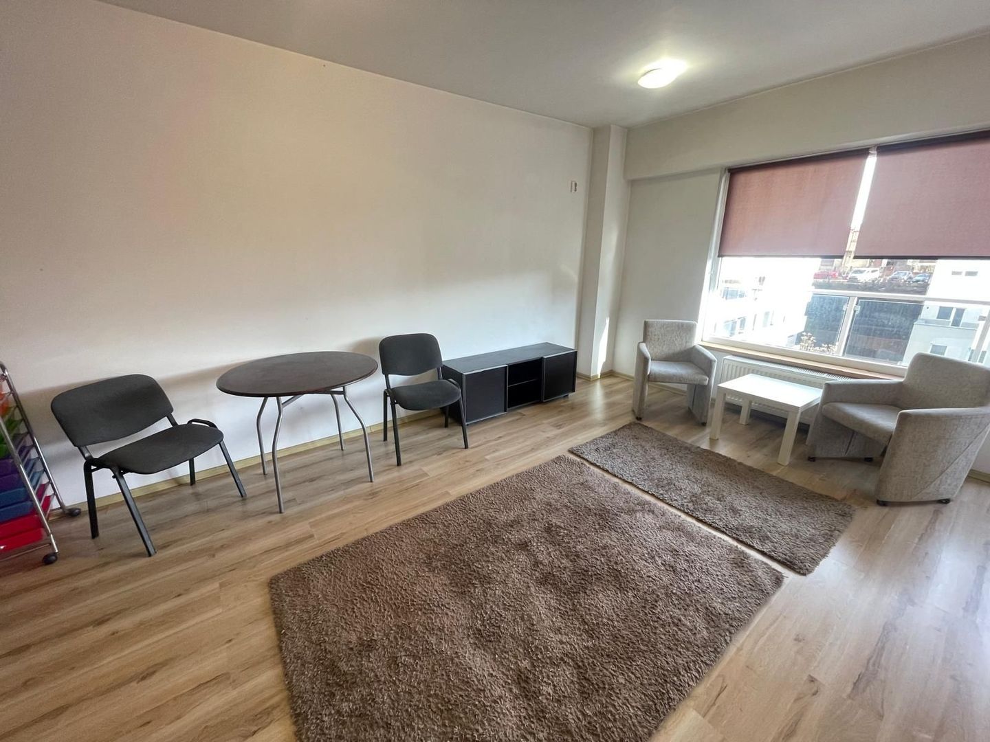 Garsonieră de închiriat | Etaj intermediar | Balcon | Bloc nou - Poză 2