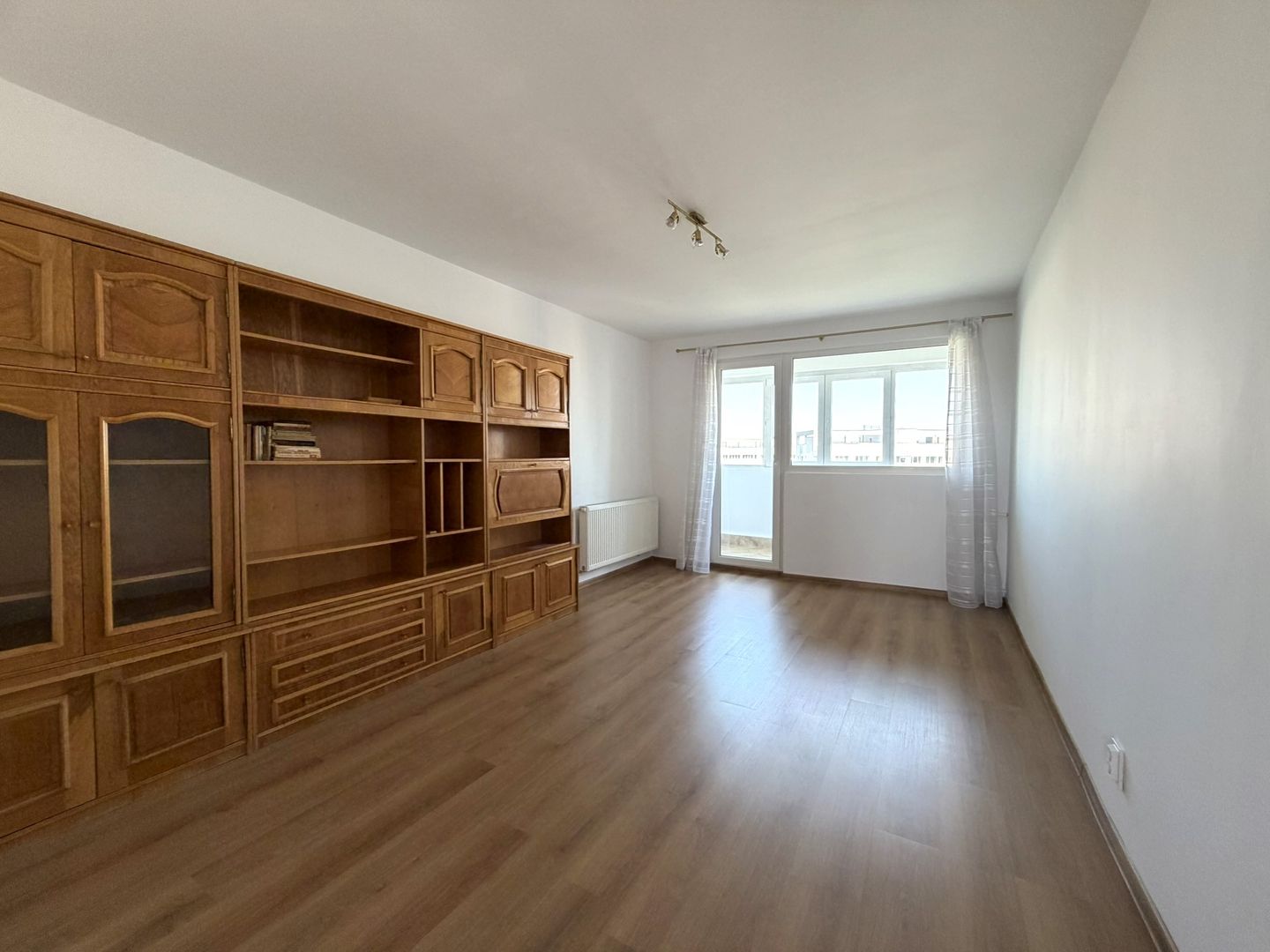 Apartament renovat, decomandat, luminos | Zona Dristor metrou - Poză 1