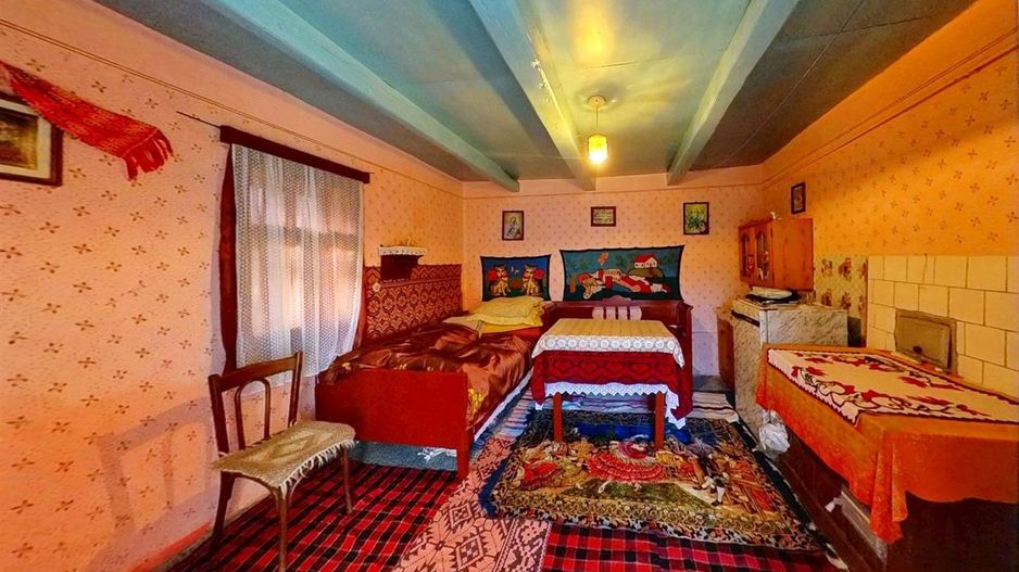 Casa traditionala+ domeniu de 2.900 mp,livada, anexe:refugiu apreciabil Craiesti - Poză 11