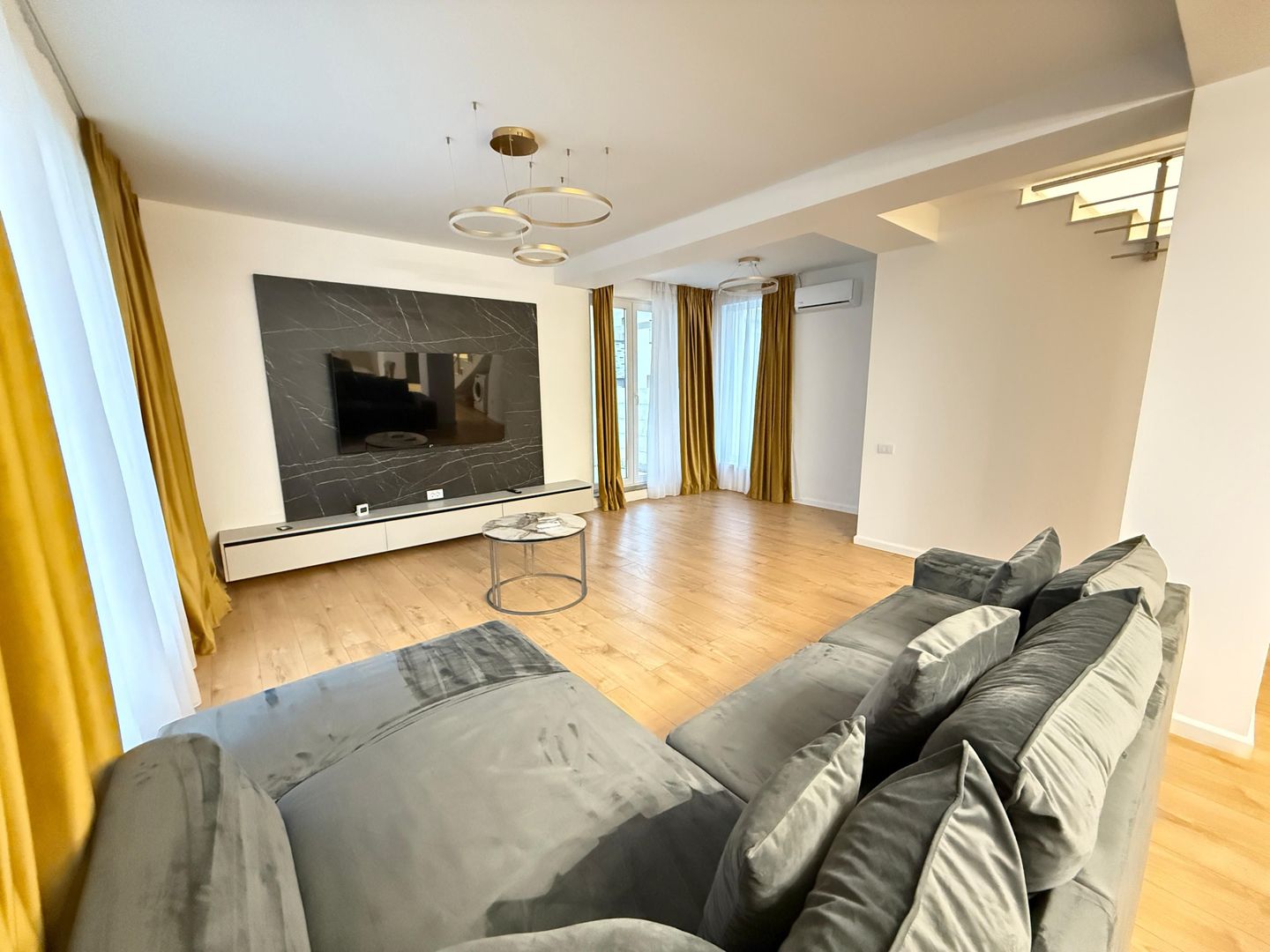 Vila Indivduala Aerocity Tunari - Poză 3