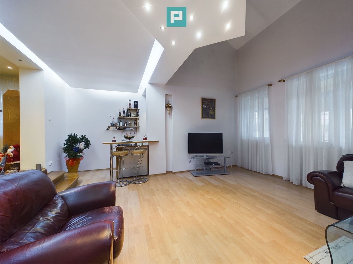 Casă situată Central în Dumbrăvița - Poză 4