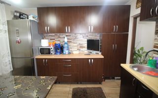 CASA-ZONA MEHALA CU DOUA FRONTURI - Poză 5