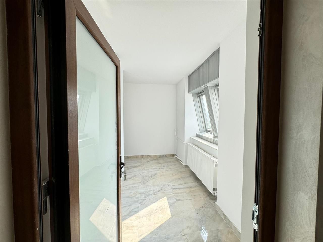 Spatii comerciale moderne de inchiriat, in cladire recent renovata - Poză 23