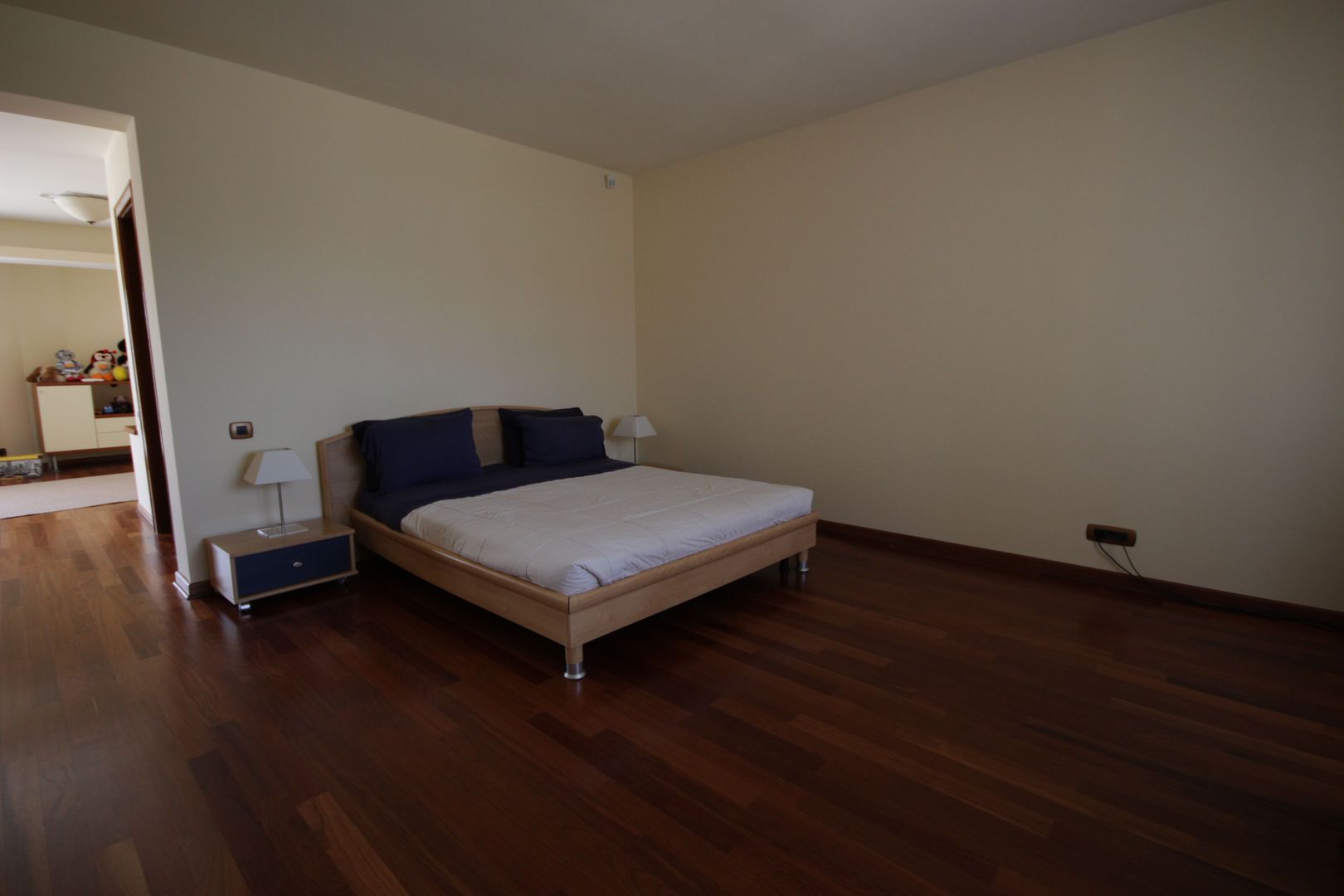 O casa deosebita cu Piscina - Poză 19