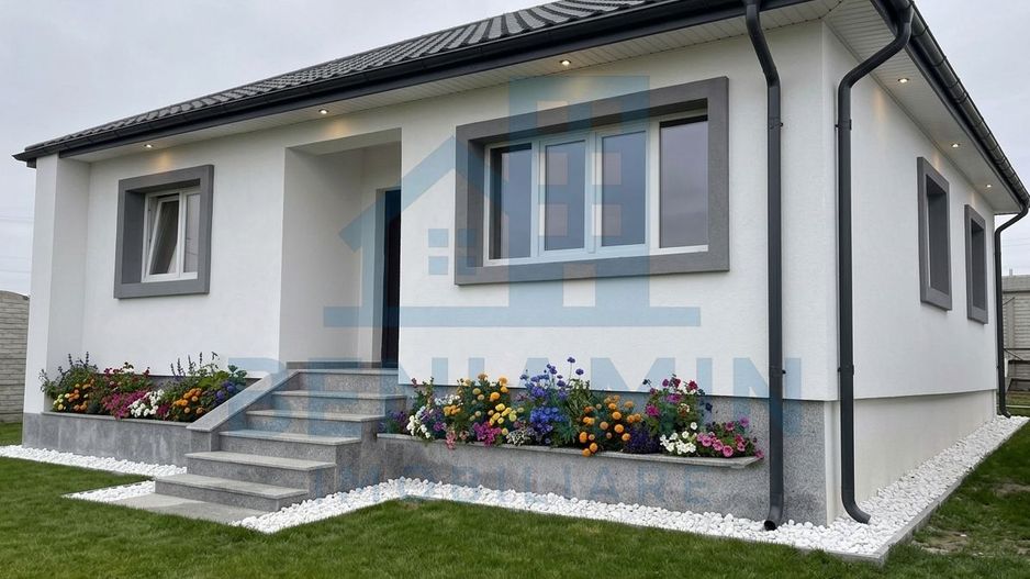 Casa la cheie-Living-2 Dormitoare-Baie-Gaze-Curent-Apa-320mp teren - Poză 7