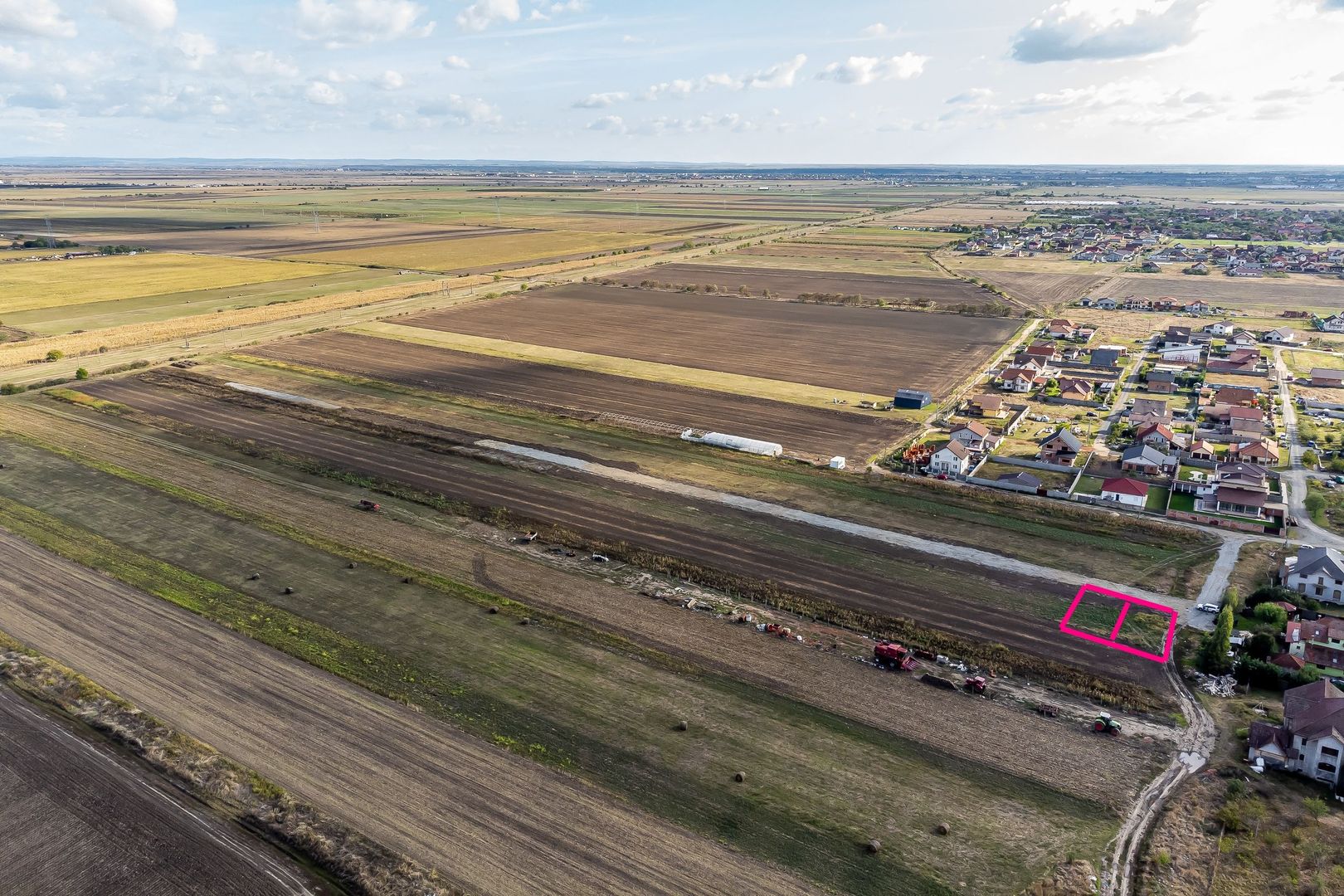 Teren pentru construcții în Livada, Arad, suprafață de 500 mp, FS 20m. - Poză 1