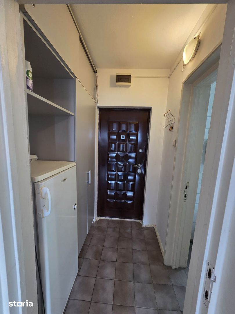 Vedere panoramica spre apus // spatioasa // imobil renovat - Poză 6