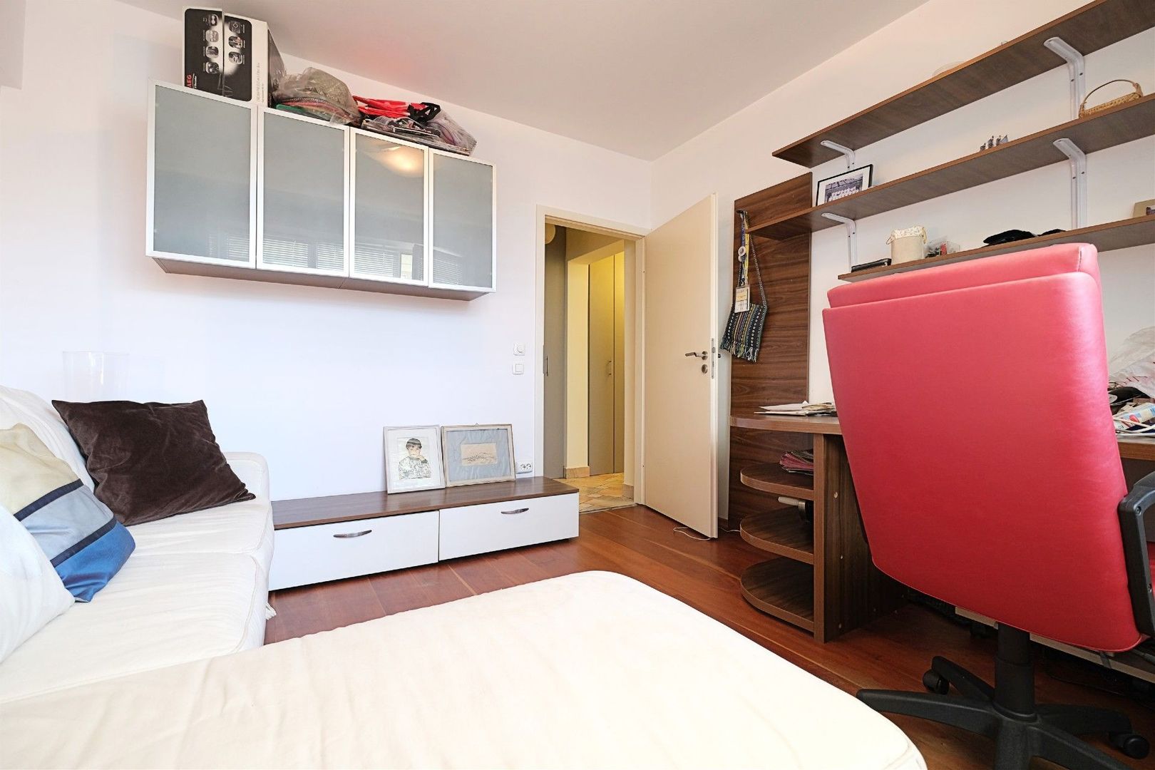 Colentina - D-na Ghica, apartament superb 3 camere mobilate si utilate - Poză 3