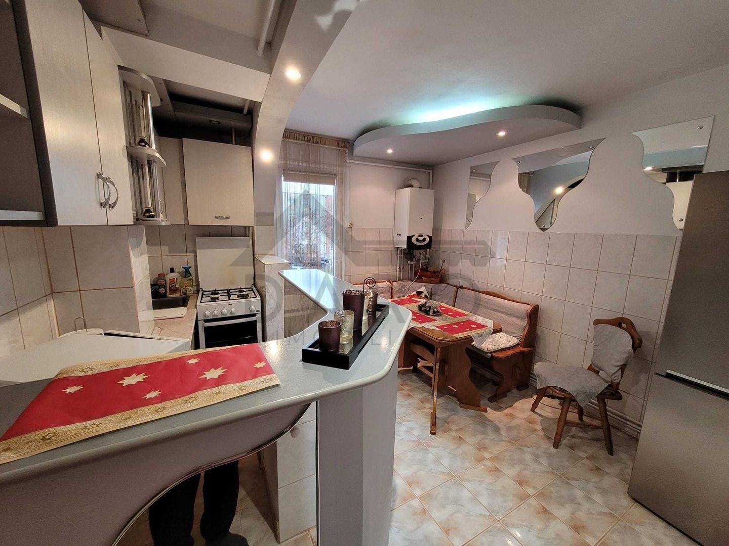 Vand apartament cu 2 camere, etaj 1 pe Bulevardul Pandurilor - Poză 1