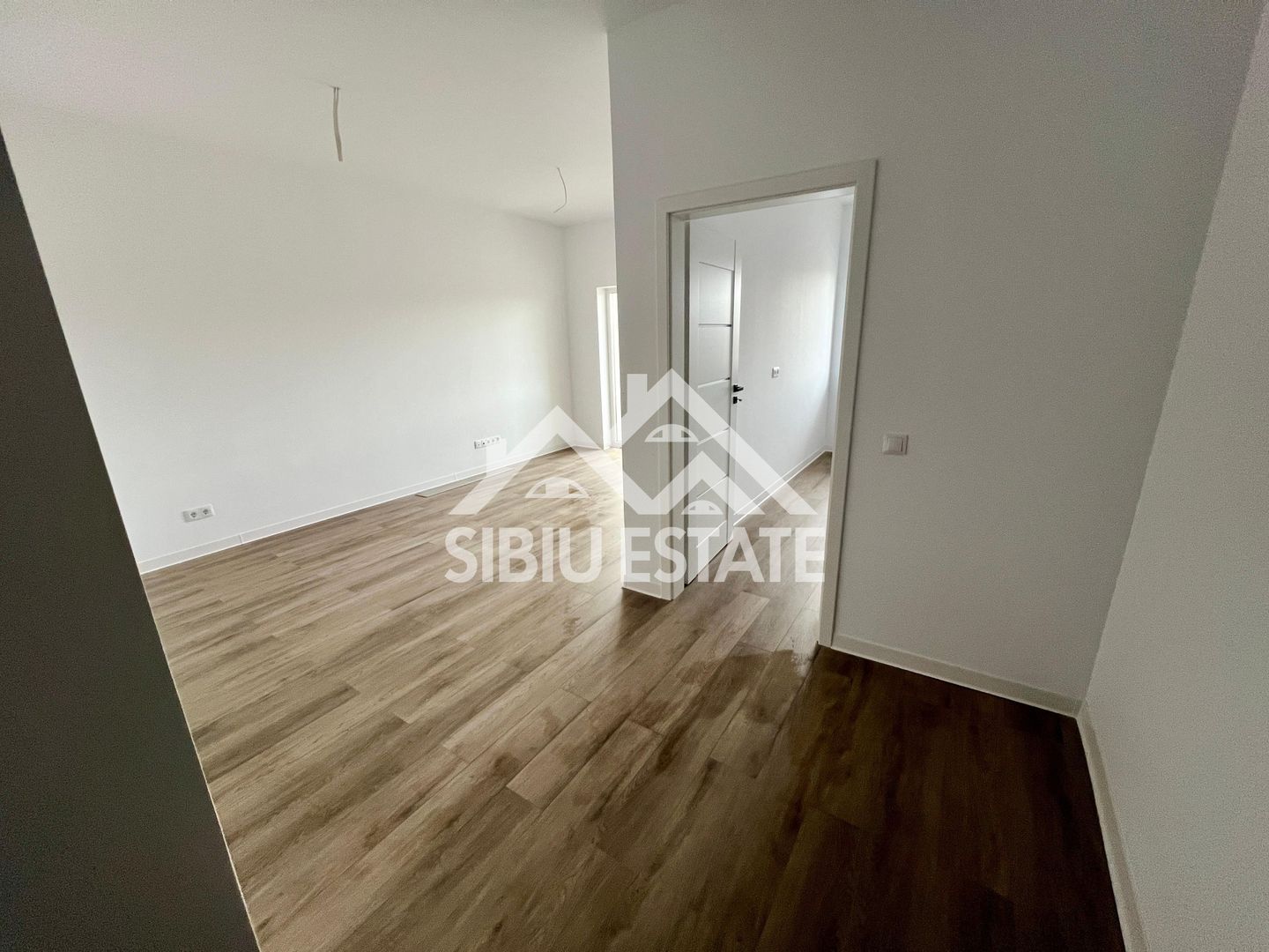 Studio intabulat finisat modern ansamblu Casian Renaissance Selimbar - Poză 3