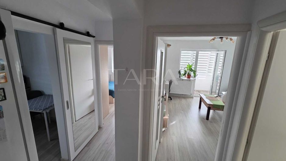 Apartament cu 2 camere decomandate, renovat, balcon închis, Gruia. - Poză 3