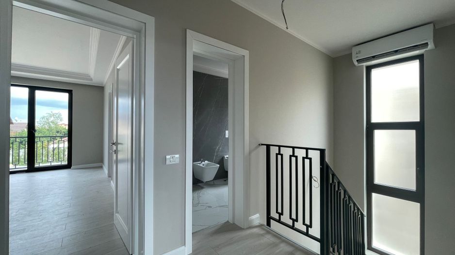 Duplex cu 5 camere și 3 băi - Mosnita Noua - Poză 9