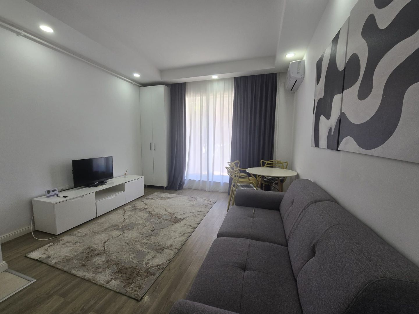 COSMOPOLIS - Apartament cu 2 camere si gradina, mobilat si utilat. - Poză 4