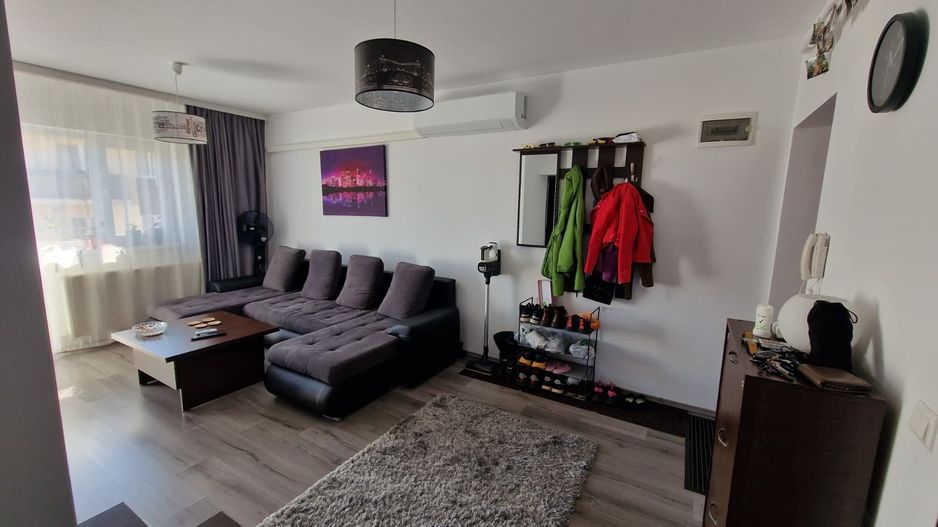 Apartament 3 camere , 2 băi 2 balcoane, Etaj 2, Cartier Turnisor - Poză 1