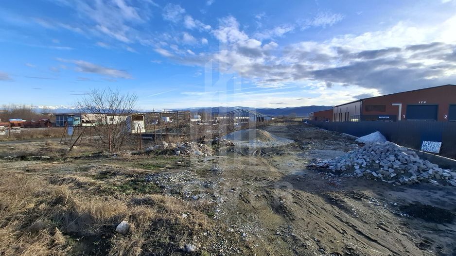 Teren intravilan la intrare in Cristian, pentru constructii industriale - Poză 9