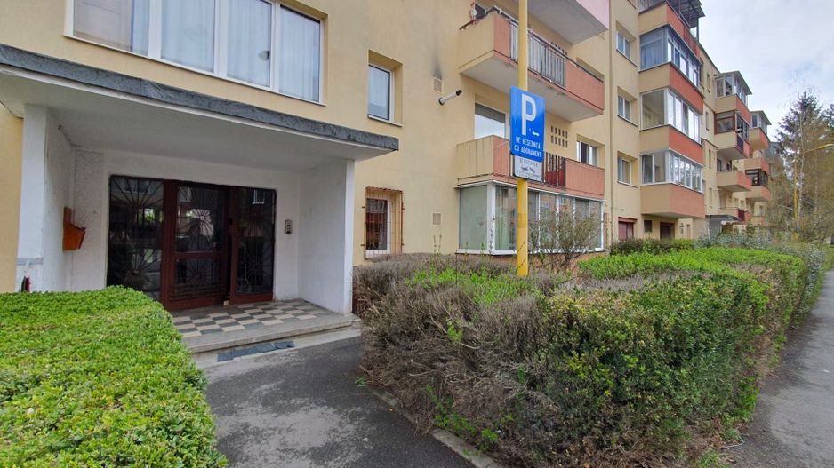 Apartament luminos cu vedere spre biserică, într-un cartier verde și liniștit. - Poză 27