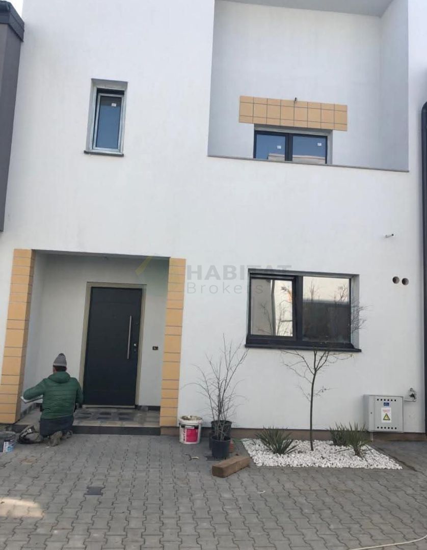 Vilă spațioasă Tunari | Curte mare | Complex închis - Poză 4