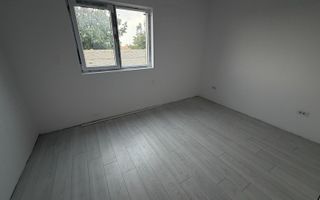 AP. 2 CAMERE- CURTE 40 MP, CENTRALA PROPRIE, PARCARE , COMISION 0% - Poză 3