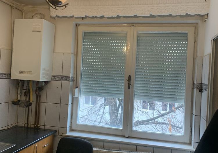 BRASADAS vinde ap 2 cam etaj 2/4 zona CENTRALA. - Poză 8