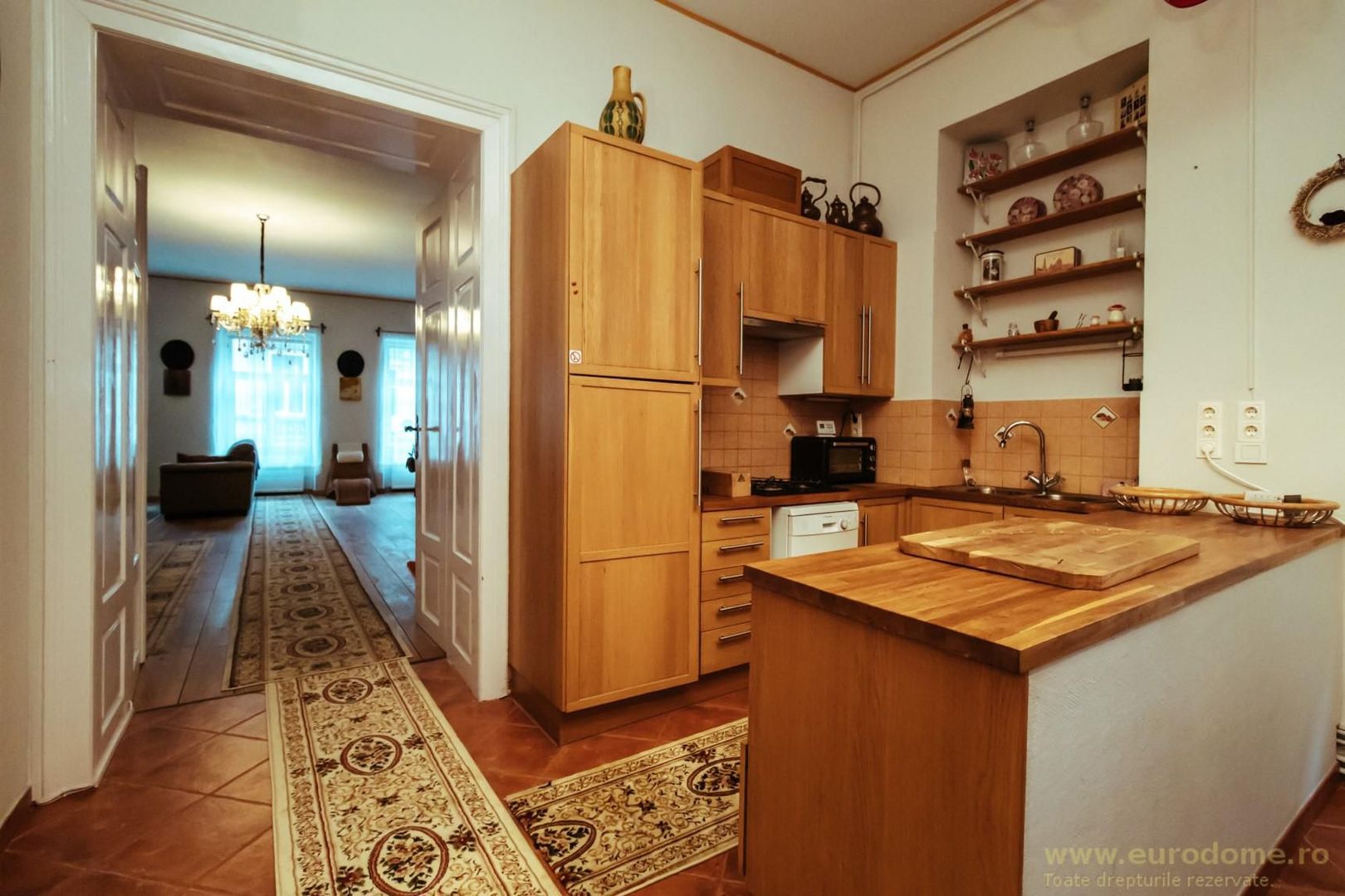 Piata Sfatului, apartament  deosebit, luminos, cu priveliște frumoasă - Poză 17