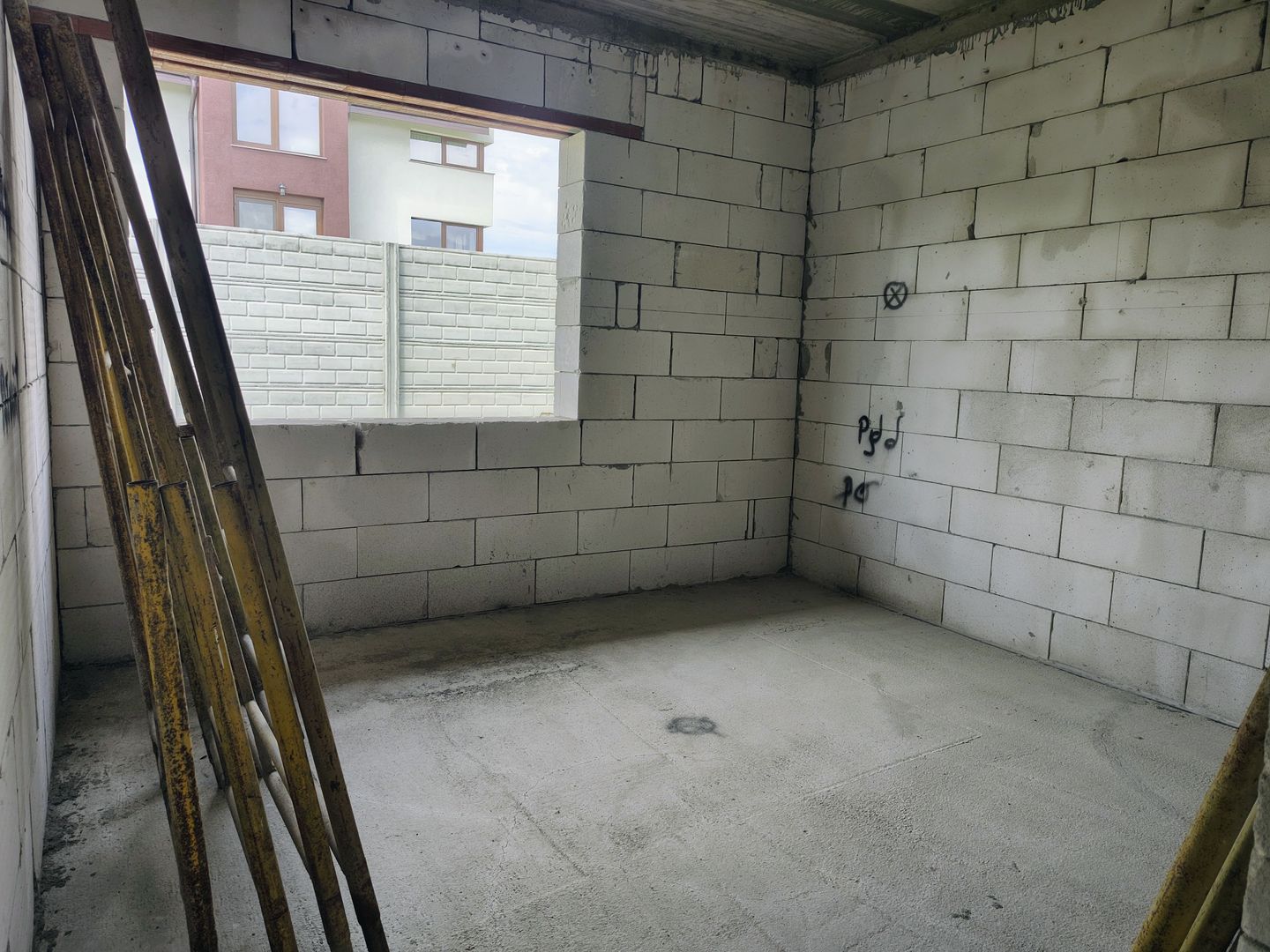 Casă la roșu,  – Oradea, str. Caișilor. 175 000 E . Comision 0 - Poză 7