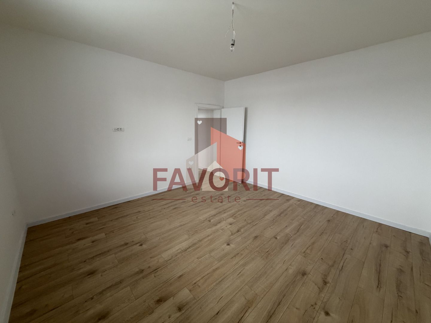 Bloc Nou. Gradina proprie de 103 mp si 2 locuri de parcare inscrise in CF. - Poză 10