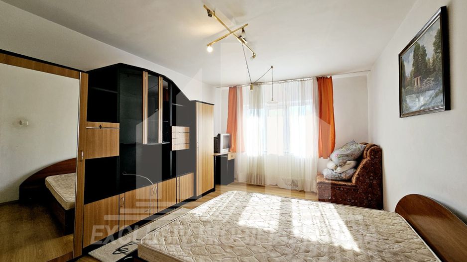 Apartament cu 3 camere decomandate, Cetate - Poză 1