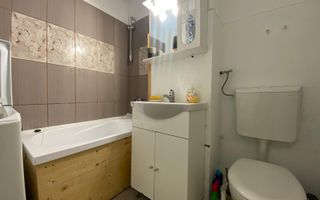 2 dormitoare, centrala proprie, bucatarie inchisa. Piața Libertatii. - Poză 14