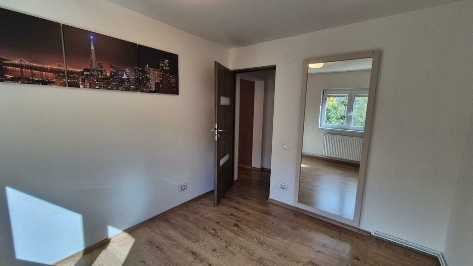 Central, 4 camere renovate, liber la vanzare, loc parcare concesionat - Poză 16