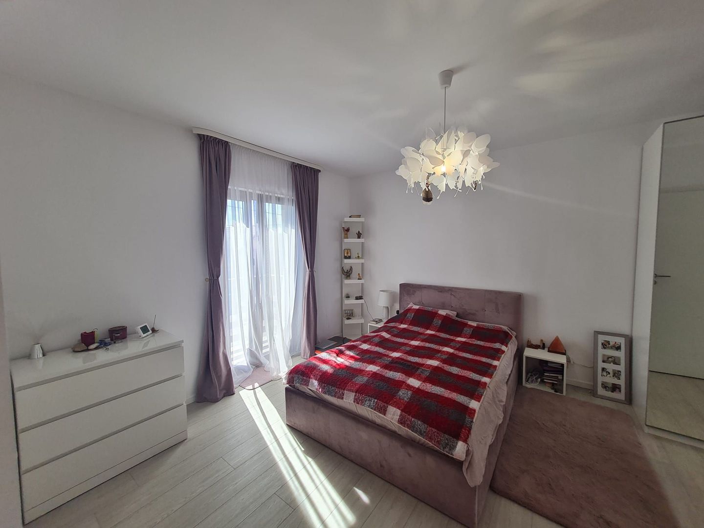 Duplex minimalist cu piscina - Poză 16