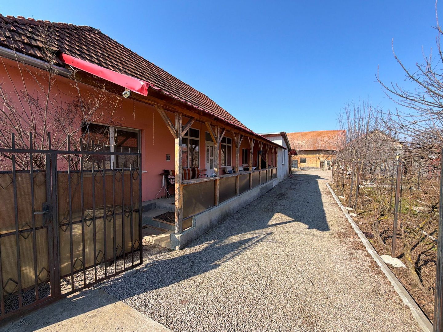 Casă 4 camere 94 mp + teren 1.527 mp Pachia jud. Covasna - Poză 2