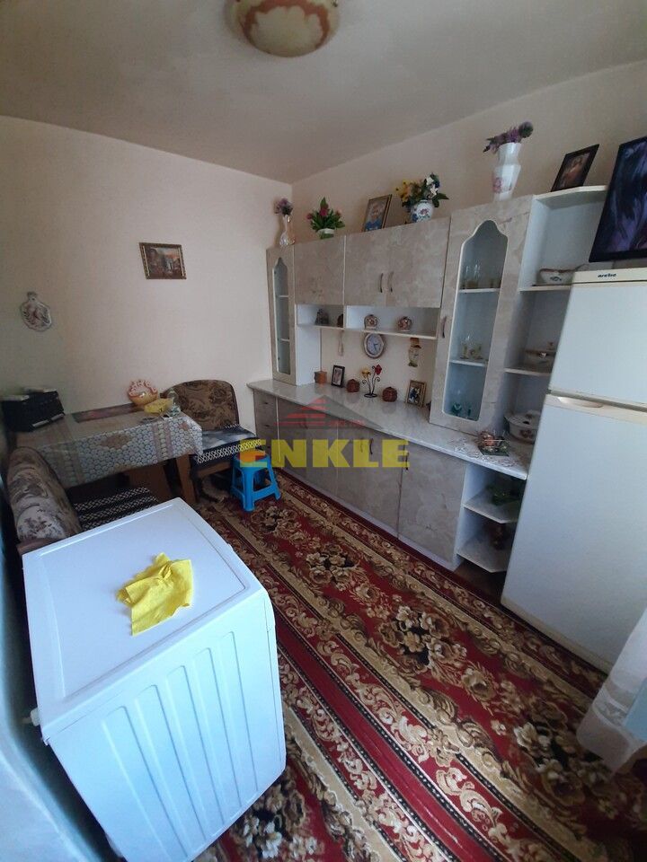 Apartament 3 camere transformat in 2 camere, zona scolii 7, etaj 2 - Poză 5