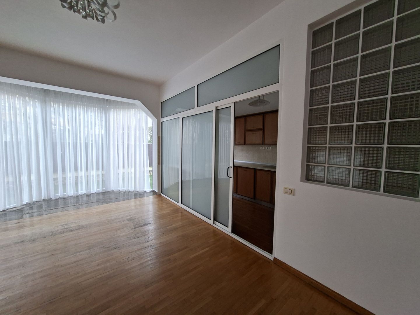 Vilă luminoasă I Gradina mare si loc de joacă privat I Iancu Nicolae - Poză 42