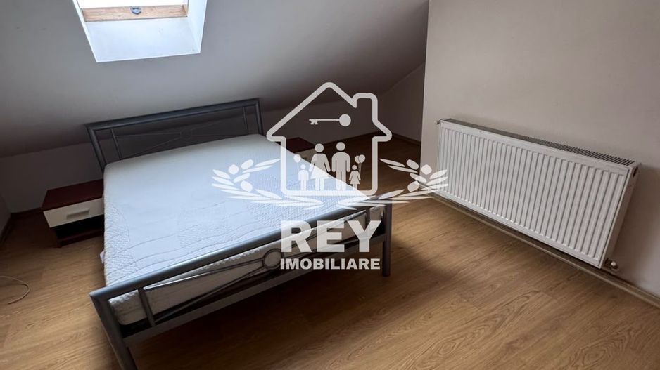 Inchiriez apartament 3 camere, spatios, central, et.5+mansarda - Poză 9