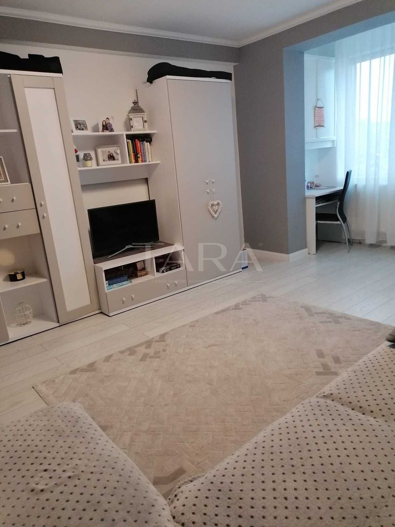 Apartament 70 mp, scara interioară, curte, parcare și boxă, mobilat. - Poză 3