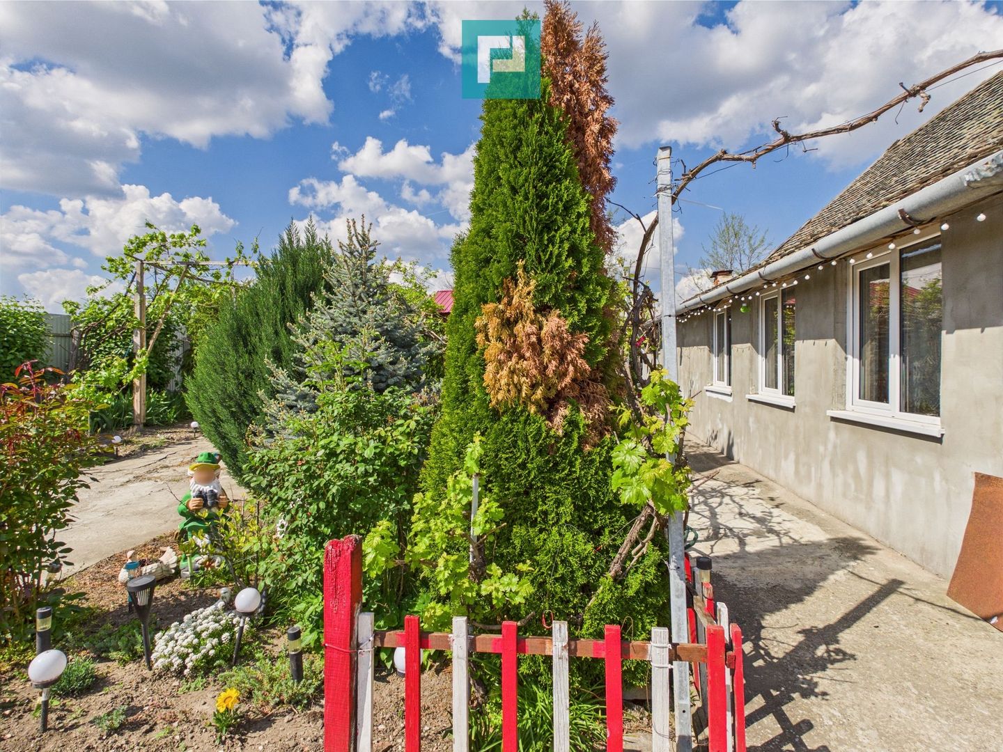 Casă la doar 6km de graniță cu România - Poză 1