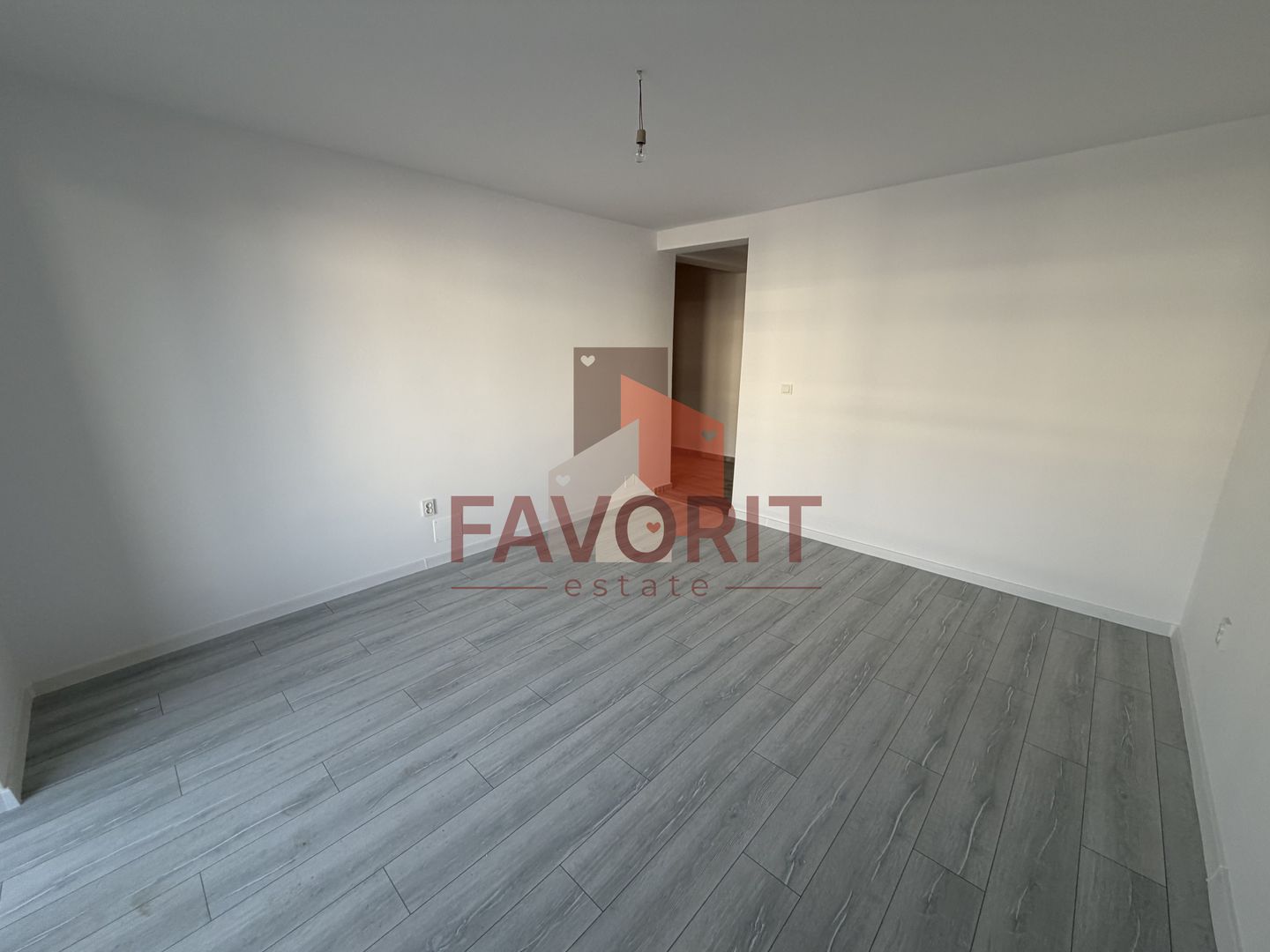 Etaj 2. Disponibil imediat. Decomandat. TVA 21% inclus in pret - Poză 5