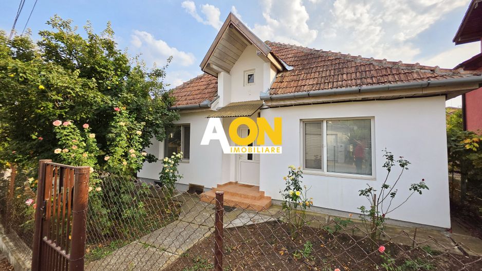 Casă 3 camere, 630 mp teren, zona Schit, Cetate - Poză 1