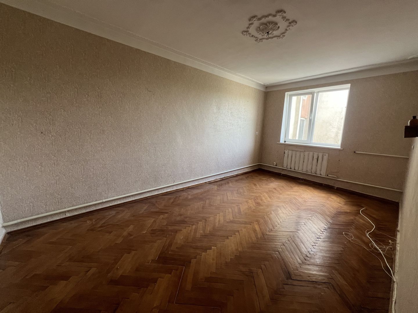 Apartament cu 3 odăi în Ialoveni - Poză 1