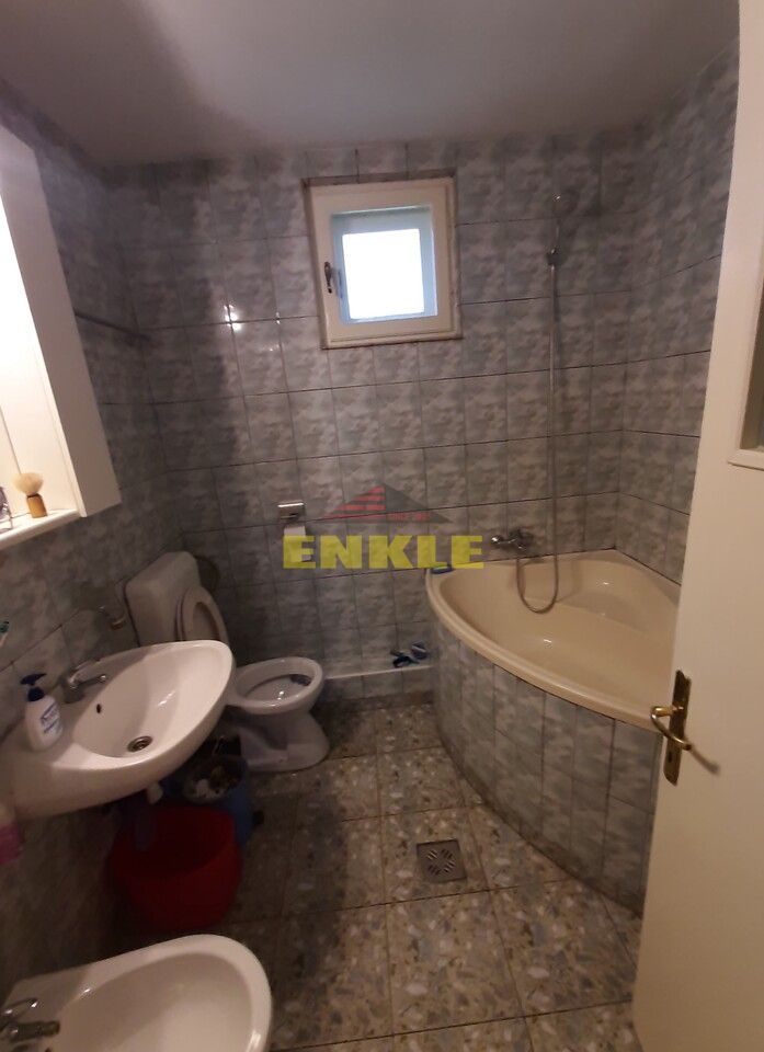 Casa 5 camere, Zona Parcul Tineretului, pret 105000 euro neg - Poză 10
