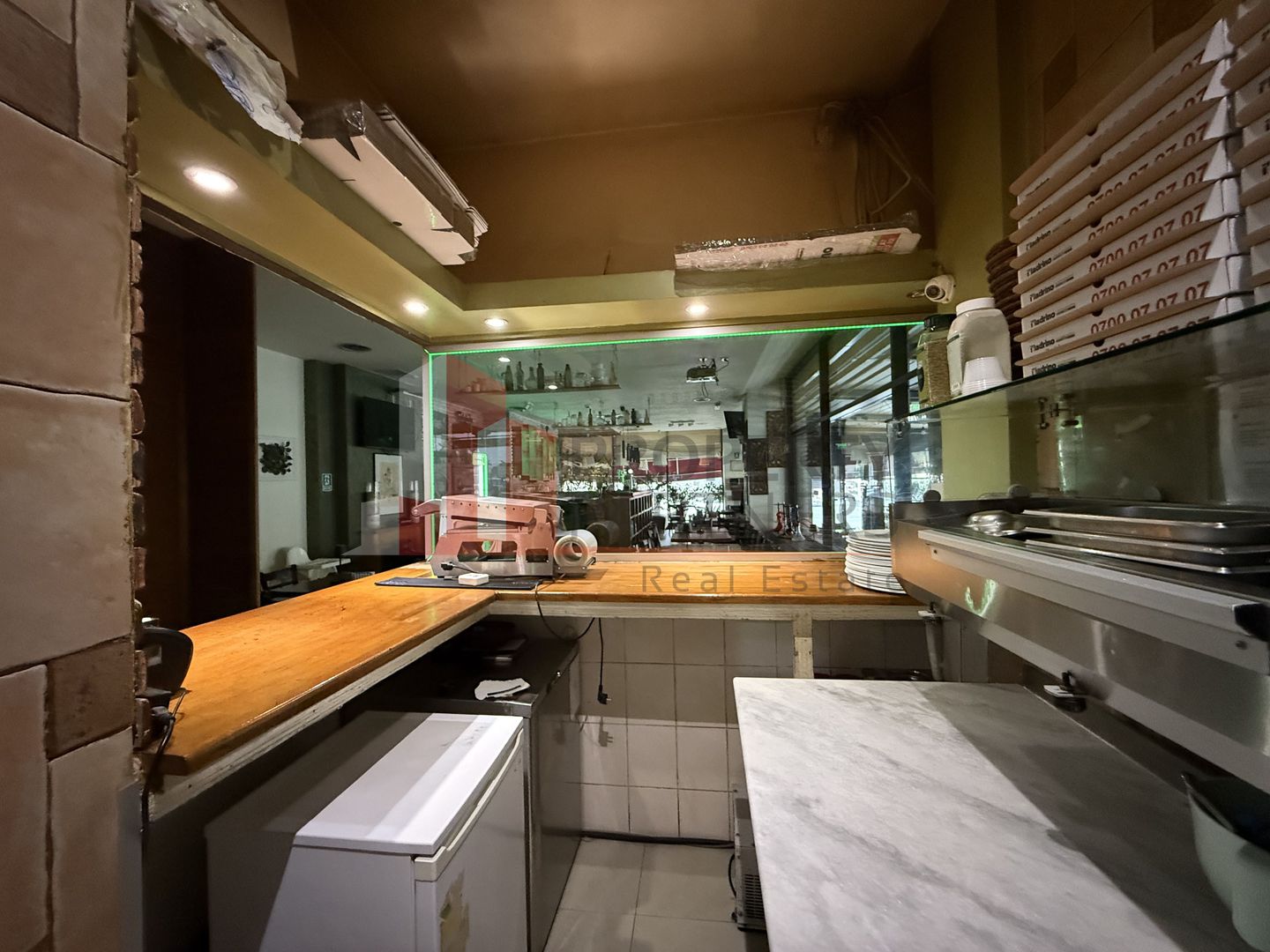 Restaurant complet mobilat si utilat, la cheie - Poză 4