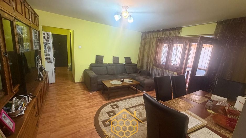 Apartament cu 2 camere transformat in 3 -  spatios - cartier Rovine - Poză 1