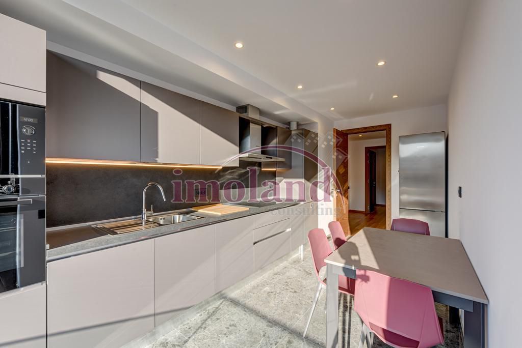 Inchiriere - apartament - 4 camere+terasa+loc parcare - Primaverii - Poză 11