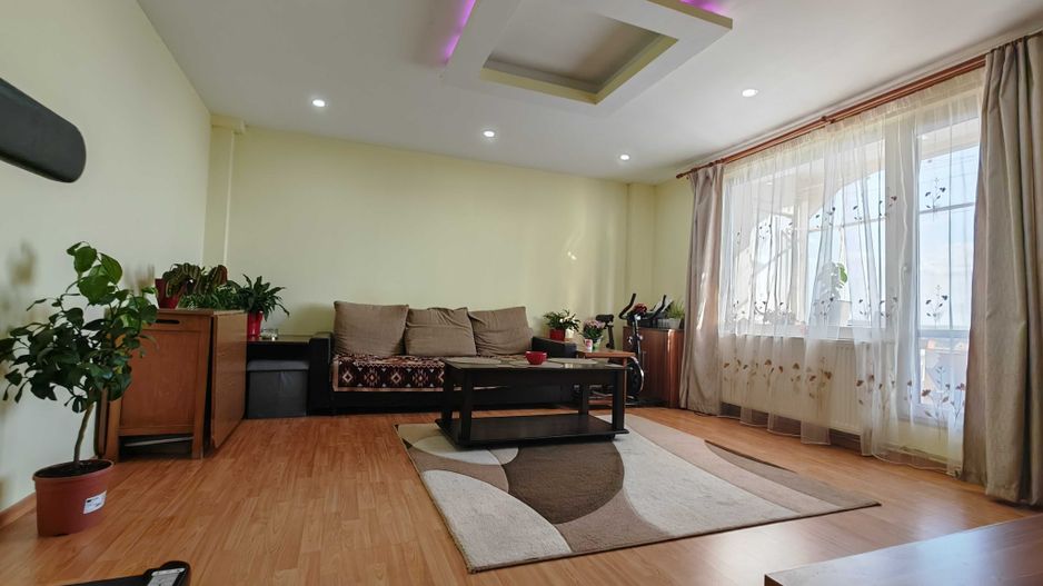 Apartament Spațios cu 3 Camere (76 mp Utili), 2 Băi și Vedere Însorită - Poză 2