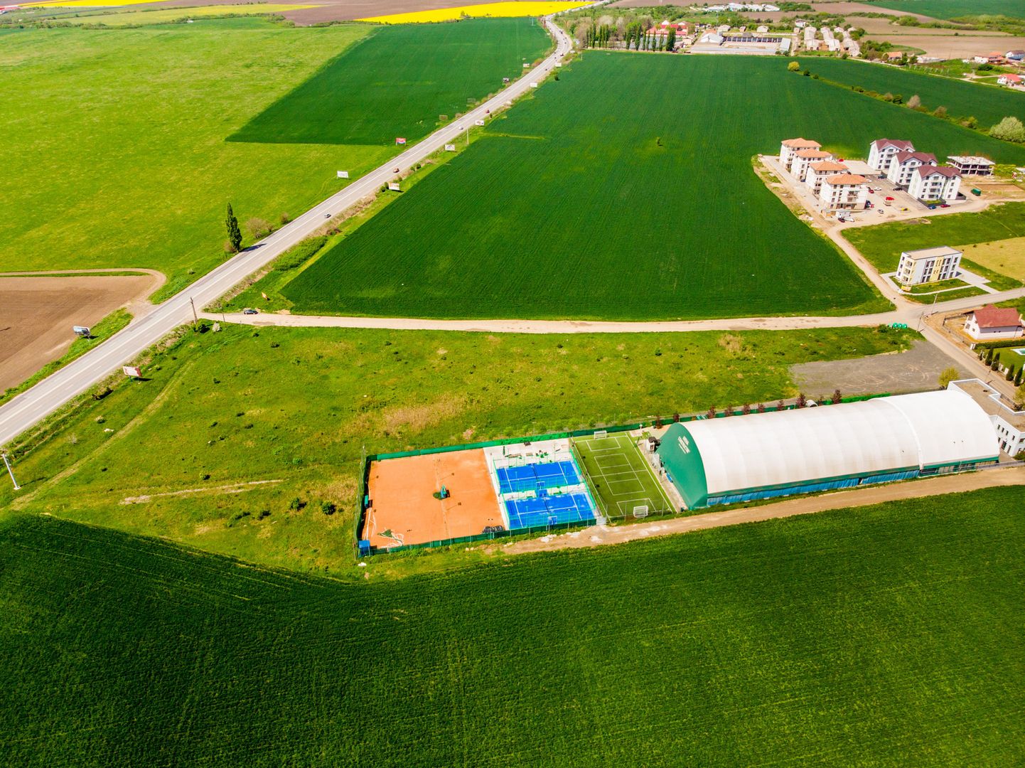 Teren de 10.000 mp amplasare avantajoasă - Poză 8