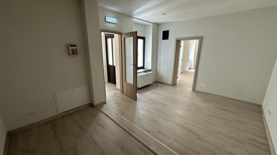 Spatii de birouri Ultracentral suprafață  de 66.7  mp - Poză 7