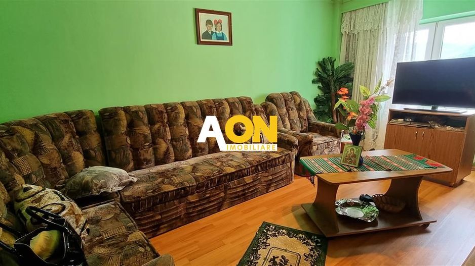 De vanzare apartament 3 camere Ampoi 2 - Poză 1